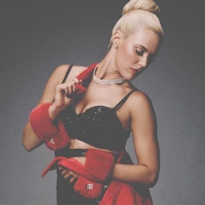 enticingrussian's profile picture. Лана не боится раздавить людей , которые ненавидят на Те великой страны , Россию-матушку .