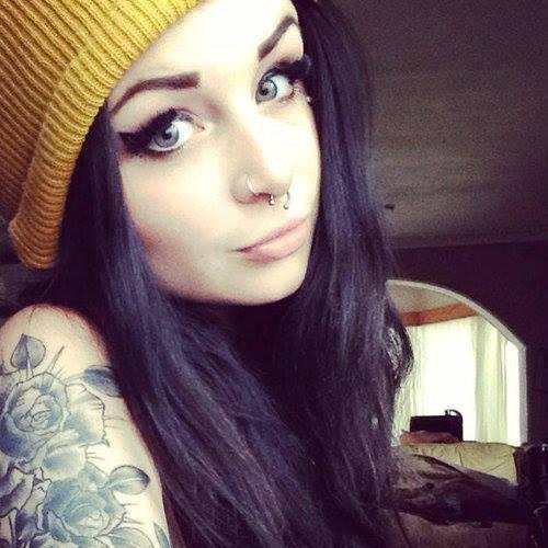 . Uma menina cheia de OPINIÃO . Mais conhecida como MARRENTINHA . ღ