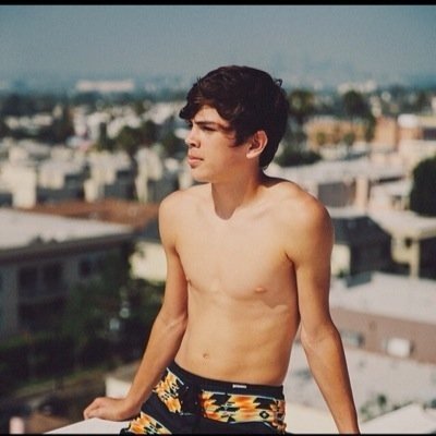 heyitshayesss's profile picture. 