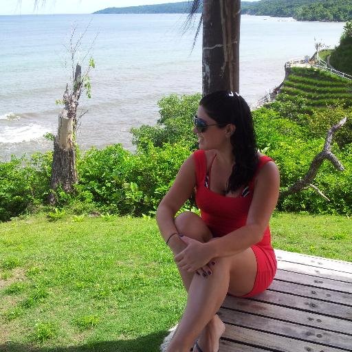 Venezolana, caraqueña, mayor de edad, Diseñadora Gráfica y Community Manager. 
Siempre buscando una mejor versión de mi misma.  
Instagram DG_Carla