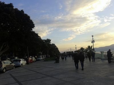 amo leggere, viaggiare,stare con gli amici
