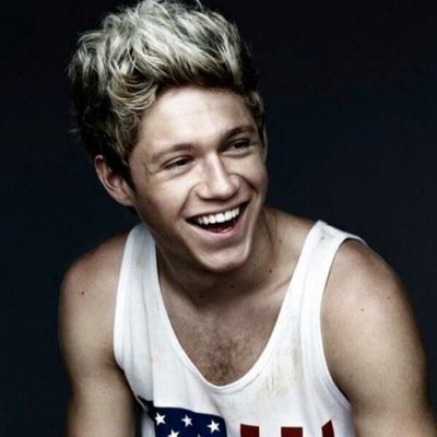 James- I guess I'm single. /Niall- taken by Selena./ Niel - Hes mine again yayy! @bcdgcy ❤️ engaged!