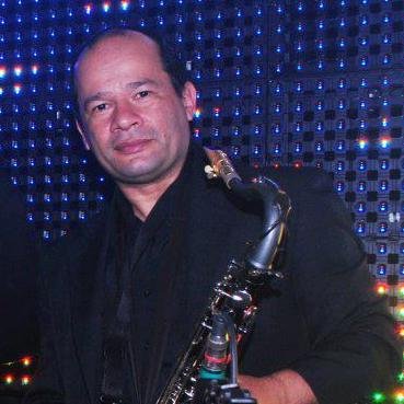 Sou Fã do poker , Jiu-jitsu, futebol e Música