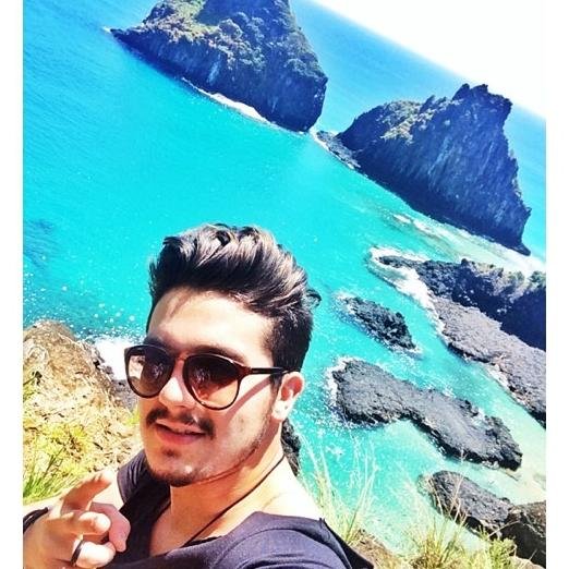 te cocloquei na virgula de cada sonho meu  ♥ ♥ @luansantana ♥ ♥

donas @AymberLS & @clarasolgleyse