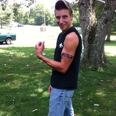 Hunt and fish. Freshman at RSCC.  #teamtatted
