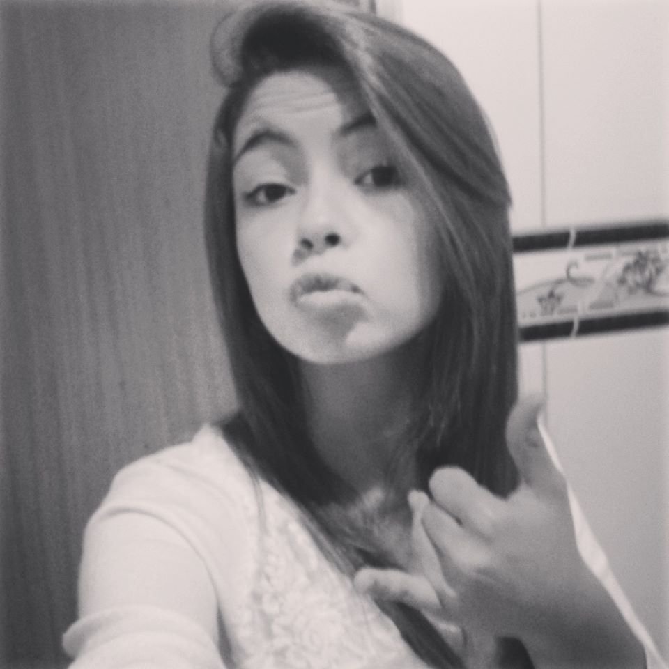 Não se preocupe com quem eu sou
& sim do que eu sou capaz (66,
Não mudo para agradar os outros,
faço tudo do meu jeito
& sou muito feliz assim ❥❥