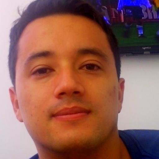 Soy diseñador gráfico, con una especialización en gerencia multimedia, fundador de Area13 Mobile Design.