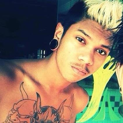 È Dificil Entender Minhas Loucuras
È Como Ja Foi Dito (Só Os Loucos Sabem)
Gosto Do Perigo, E Adoro Me Arriscar
Ainda Tenho Tempo Pra Aquele Surf !!!