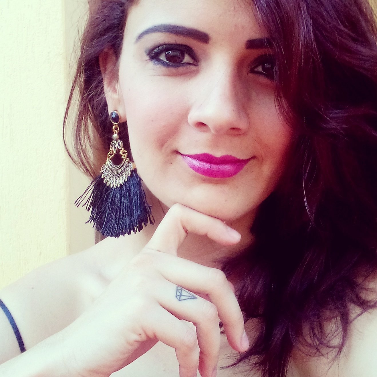 O segredo é lançar aquele sorriso, e deixar os curiosos se perguntando o que te faz sorrir.