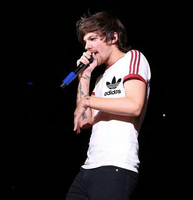 Can you please follow @LovingMyNialler and not this acc? :)