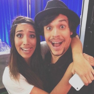 Tweet/DM anything you'd like to say about Alex & Sierra, or the fandom (you can use Ask.Fm link too)