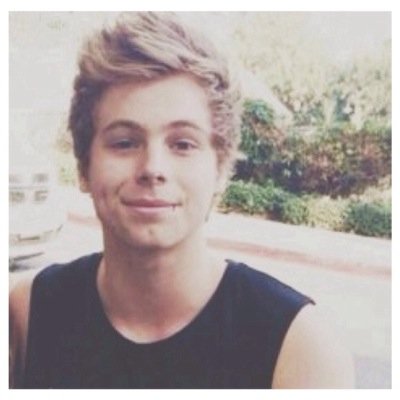 I JUST GAVE YOU A FREE FOLLOW! PLEASE FOLLOW @tumblrxluke ILY