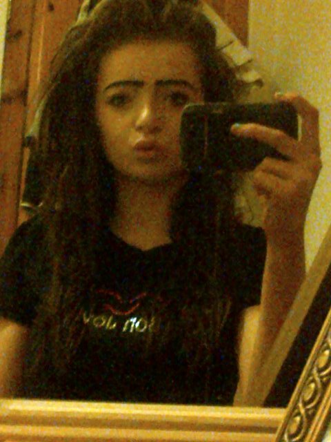 Add me on bbm 2B54BEF0, I'm 15, in foster care, loving life, staying single♡♡♡