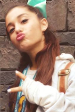 Follow my other account: @ash_n_luke ♡ and can you pls follow my ig: vinilla.grande thx again (: