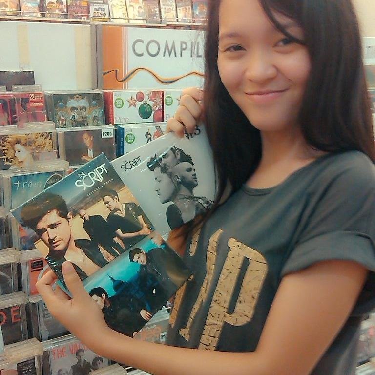 The Script is the only band for me. RTed, Tweeted and Followed. :) #TheScriptFamily is my escape. PA: @UyyShie x