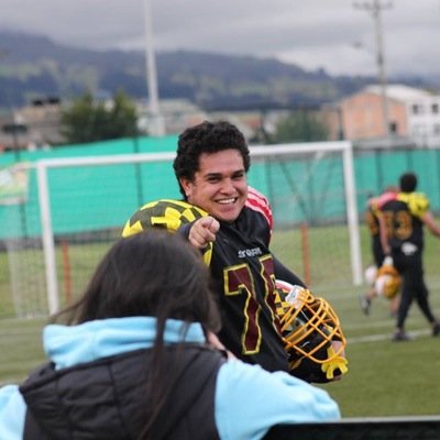 Estudiante de administracion de empresas, jugador de football americano en storm de Bogota 100% ideologia de Derecha