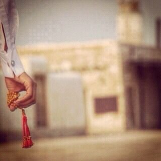 ‏سَأكْتَفِي بالإِطْمِئنَان عَلَيك من بعيـــد, ولَا تَنْتظِرِ مِنِي شَيْئاً آخَر َ