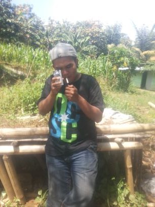 Ketika lo dibenci ada 2 hal yg perlu lo pikirkan; (1) lo mungkin memiliki suatu kekurangan. (2) Mereka iri akan kelebihan yg lo punya