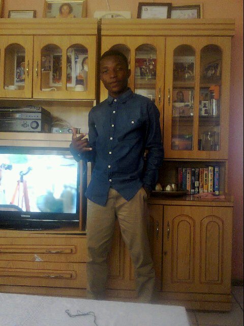 Am an indoor guy who listn to hip hop specially to kendricklamar if want to knw more jst google me