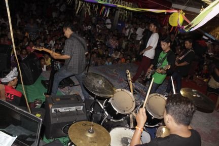 Genre: Post HardCore | Personel: adi (vocal scream) Jhony (Guitar Vocal), Komang (Guitar), prila (Bass), Raka (Drum) | Contact for booking: Pin: 269917eb.