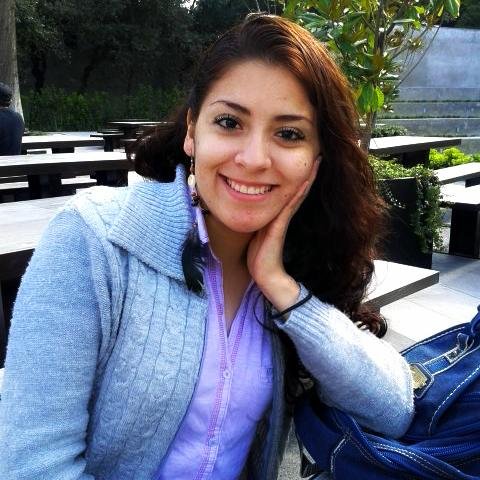 -Estudiante de ingeniería IPN -Cantante en proceso -Tecladista en proceso -Lectora y escritora novata Keep calm and listen to the Beatles ;)
