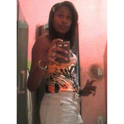[...] Pra te ver sorrir
　　　　　　　　　　　eu posso colorir o céu de outra cor ♪ ;$ apaixona pela diva anitta