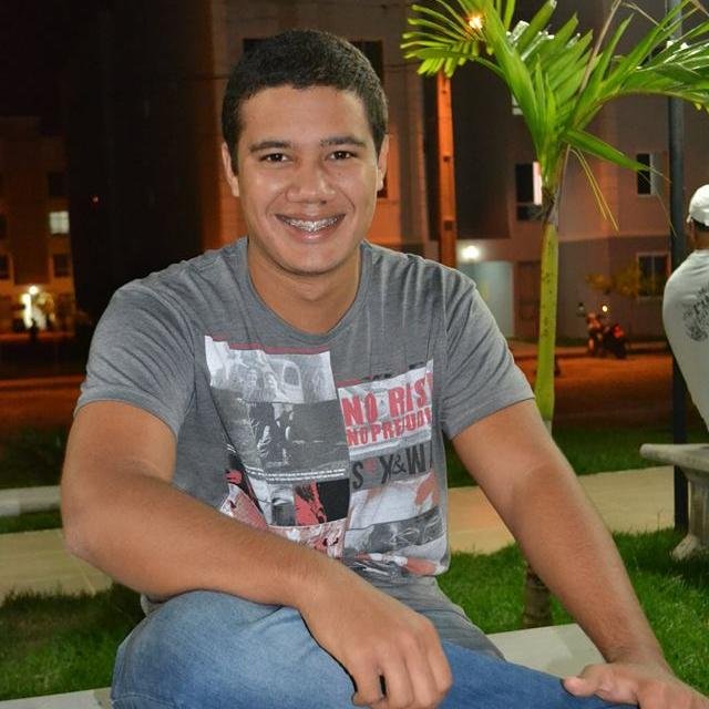 FernandoECOMP's profile picture. Canto a minha vida com orgulho!