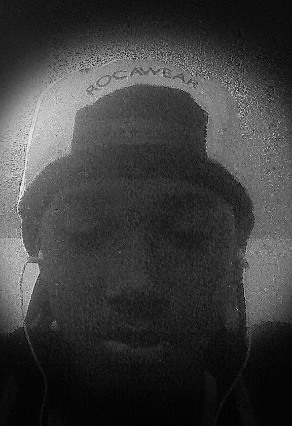 I can sing, rap and dance I love to make people laugh and dont like fake people......... Im done !