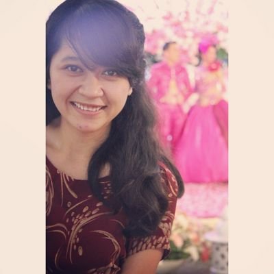 D3 okupasi terapi, suka jalan-jalan.