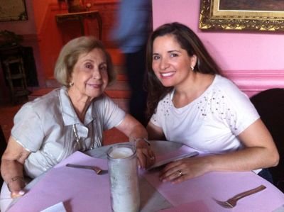 democrata,abogado,madre y abuela