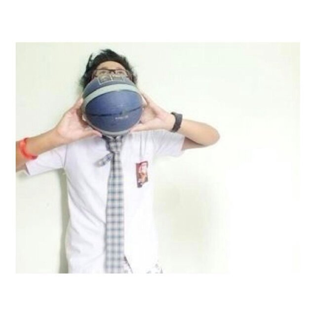 Gue ga tajir kok . Tapi gue bakal buat orang orang tajir di luar sana ngerasa minder sama gue :)) So wait and see!!