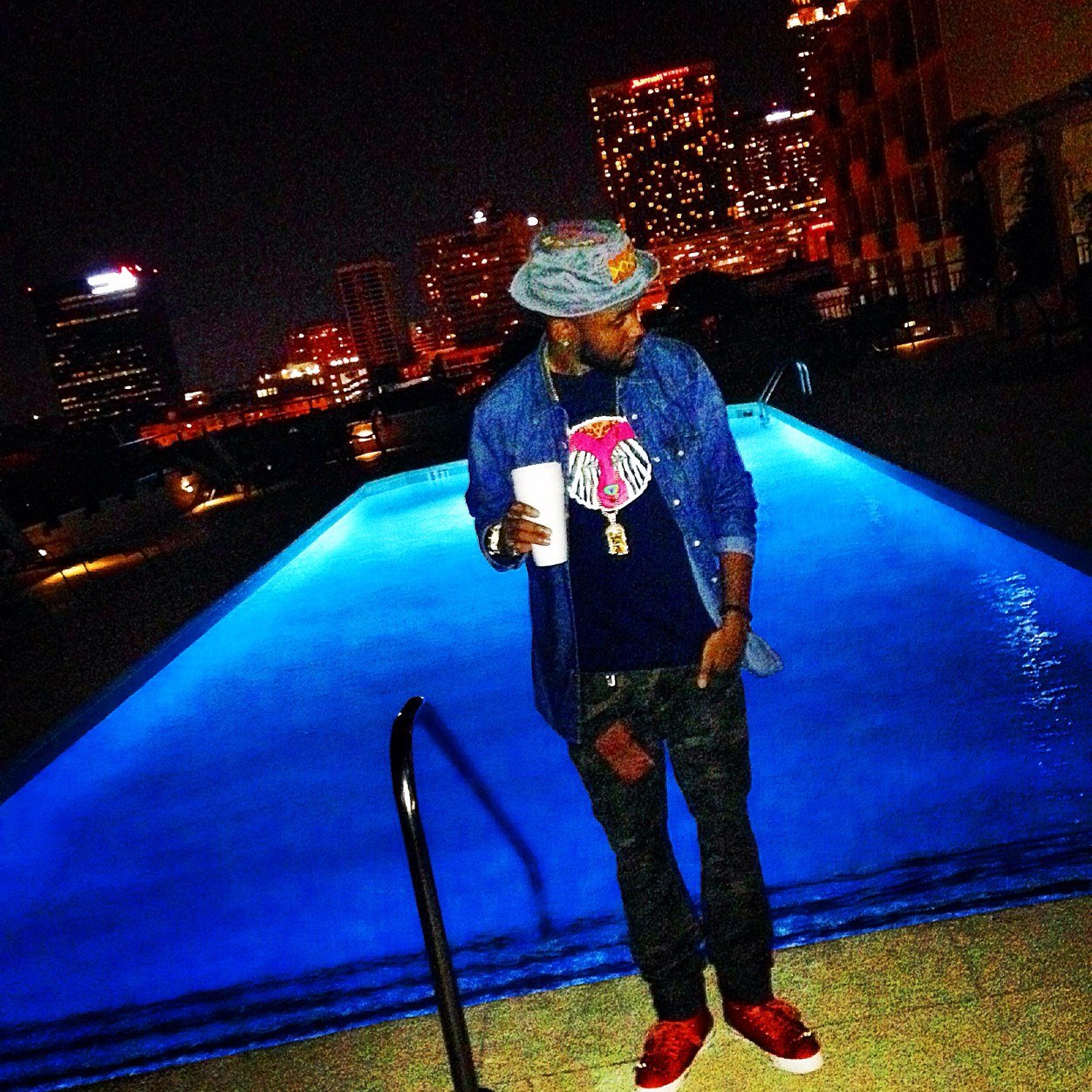 JUST A FLY DUDE & FATHER W/ A DREAM! CAN I LIVE? #HIGHLIFECLOTHING / BRAND
#ASSISTANT:: @SinsofBoujeee 
#THEUNIT ..WE ARE THE NEW #MOVEMENT!