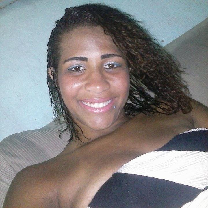 Nas horas vagas gosto de ficar com o meu filho q eu amoo muito........s2 é com o maridão