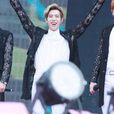 อันยองคร๊าฟ ผมดงอูแห่งคนแคระทั้งเจ็ด สนใจอยากเป็นสโนว์ไวต์ของผมฟอลมาคุยได้คับ #มาคุยได้ผมไม่เฉาะ^^~ my fam @FamPhoenix