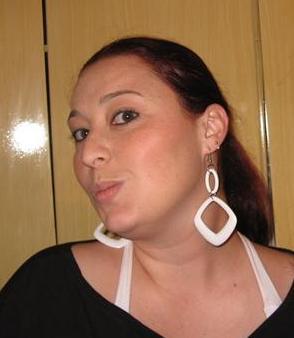 Profe, advogada, mãe de 2, ansiosa, ariana, amante de cachorros, rock star frustrada, viciada em comidas gostosas, coca cola e viagens!