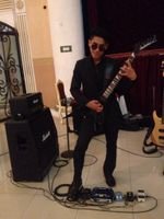 Pues soy Músico de nacimiento, mi mundo es la Música, Amo a mi Novia @____PALOLA, no soy buen futbolista x_x y Amo a Dios sobre todas las cosas.