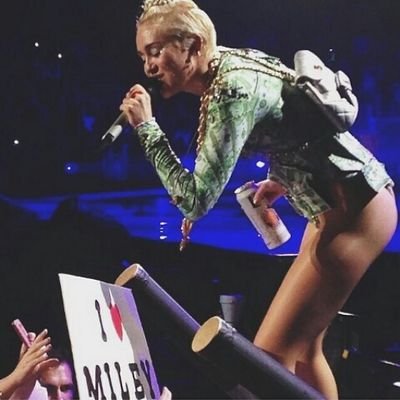 Hi! i'm a super Smiler italian! follow me on instagram and twitter my instagram account is: @Destiny_hope_ray_cyrus