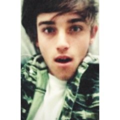 rxcknrxll's profile picture. janoskians are bae