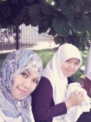 ainavrikitiew's profile picture. 