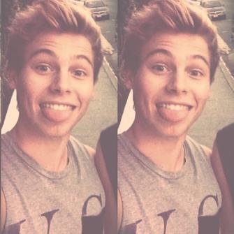 follow @mintyxhemmo and ask for a DM to Calum c: xx