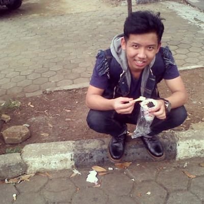 Muslim, Seorang laki-laki yang akan menjadi bapa yang baik, dan seorang penonton yang akan menjadi pemain Prepositional *Comic&MusisiBand*, juga calon Penulis