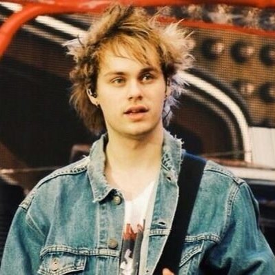 Follow @ww_5sos and @lukeysvegemite for 5sos updates and read this Michael Clifford fanfic http://t.co/AdIPa4TS88
