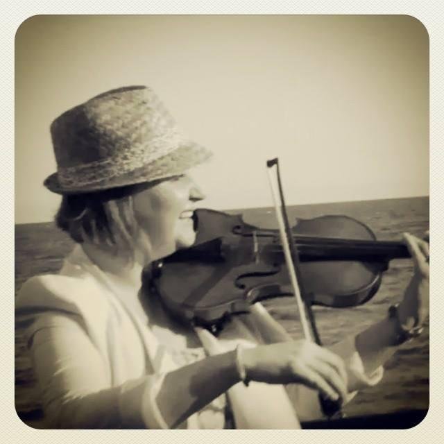 Living the idyllic Devon village life: being a Mum, baking, making music and working in a village school. Views my own.