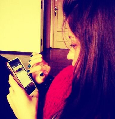 Eu que vivo com α cαbeçα nα luα, com músicα no ouvido e corαção nα bocα :) eu sou meninα e mulher, eu sei muito bem o que quero . follow :X
