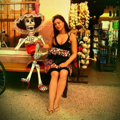 Licenciada en Administración y Dirección de Empresas.Inconformista, entusiasta y soñadora.Enamorada de la vida. En busca de mi lugar en el mundo.