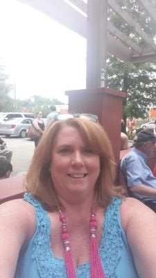 carolelhodge's profile picture. 