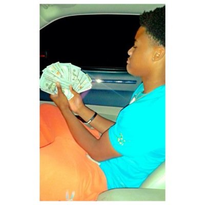 #LongLiveDee✨ Its A Field With Nun To Lose But You So Watch Your Sorroundings An Stay 10toes Down Never Fold Stay 100 , Im Only Gone Eat With Who I Starve With✨