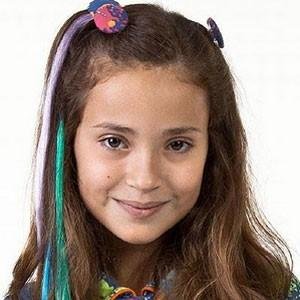 sou a mais encrenqueira do orfanato apronto as piores travessuras.amo a mim mesma