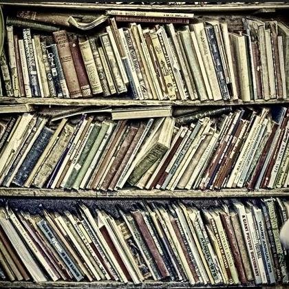 Leer es volar con el alma
Viviendo de historia en historia. Twitter oficial Que De Libros.
Contacto: quedebooks_fm@outlook.com