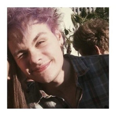 Hey this is a free follow from @evanescentnjh shes really rad so give her a follow☺️